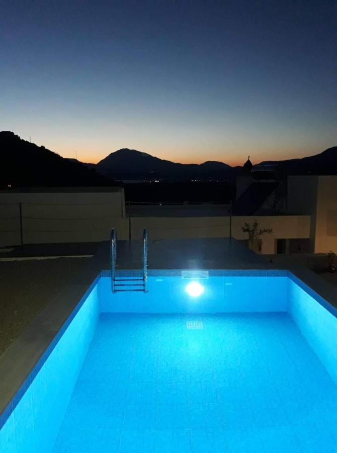 Villa Miron Kamilari Exterior foto