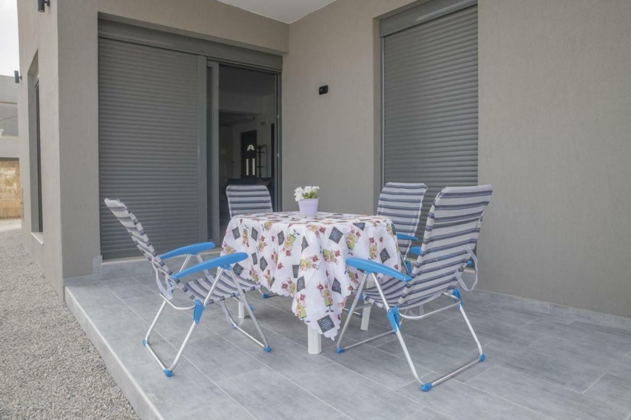 Villa Miron Kamilari Exterior foto