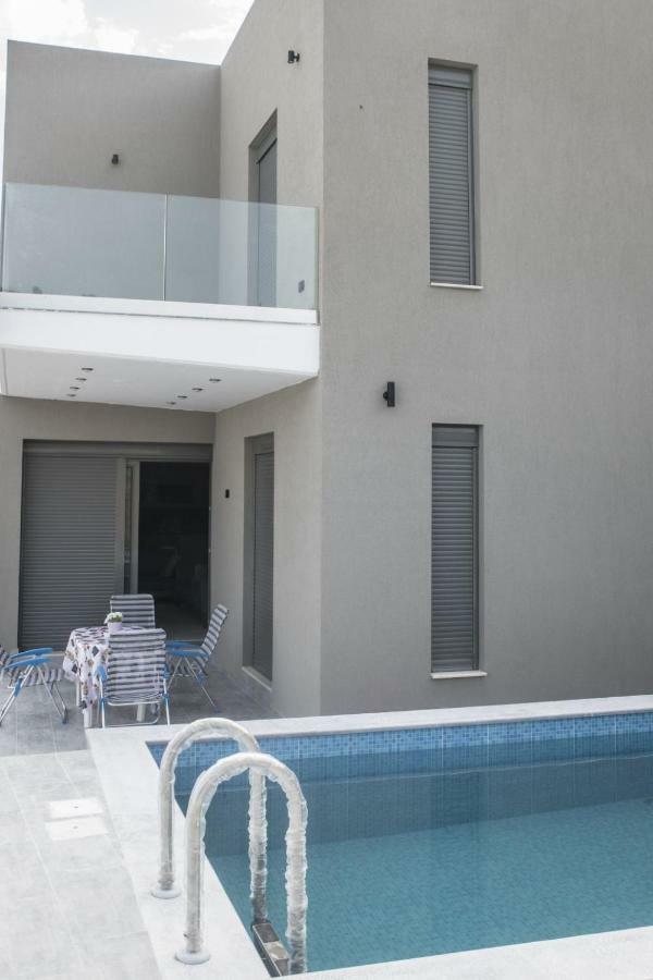 Villa Miron Kamilari Exterior foto